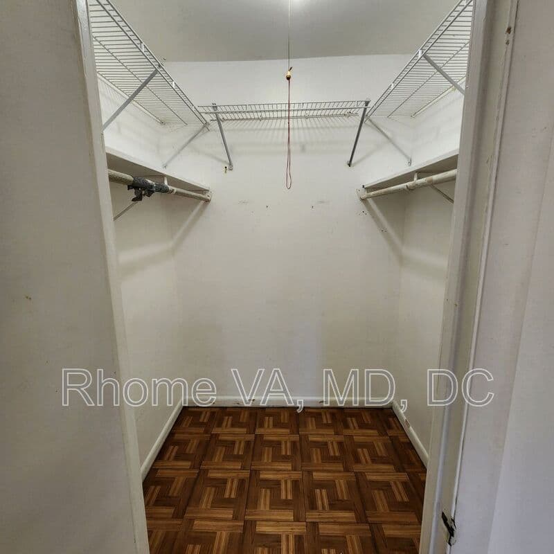 Fairfax Condo: 9473 Fairfax Blvd