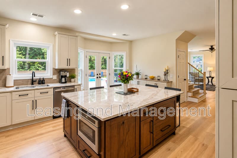 Charleston House: 1877 Bairds Cove