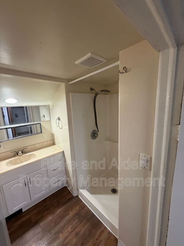 Milwaukie House: 10926 SE Linwood Ave
