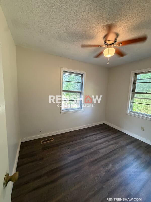 Lexington House: 450 Bedwell St
