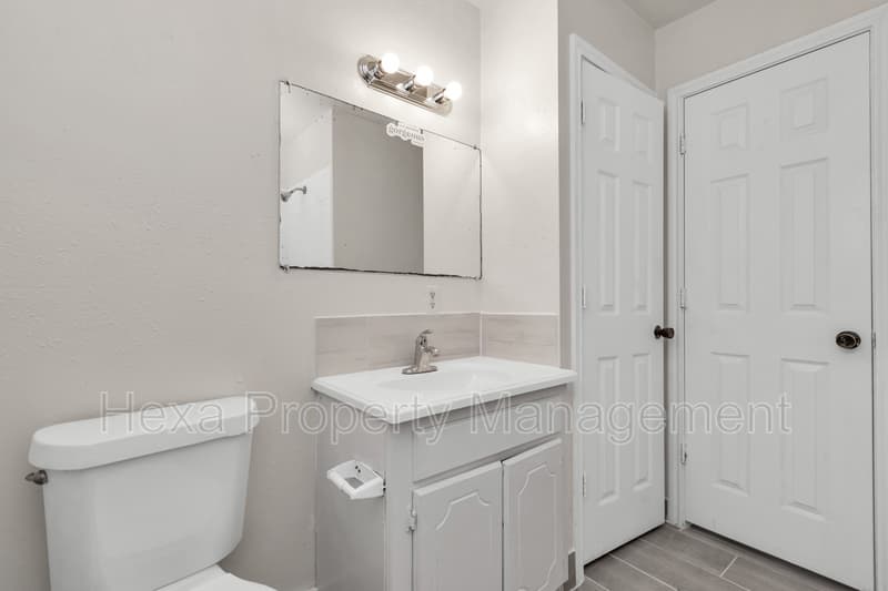 Houston Condo: 4679 Weaver Road