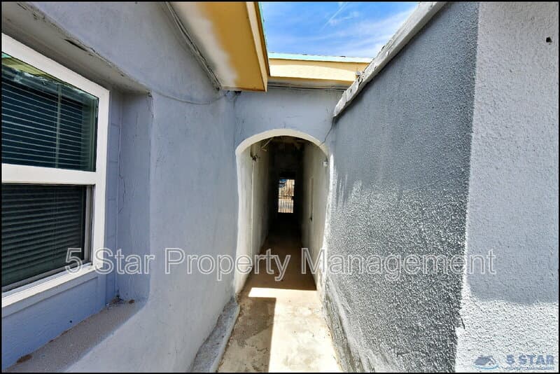 El Paso Condo: 1908B Olive Ave !!