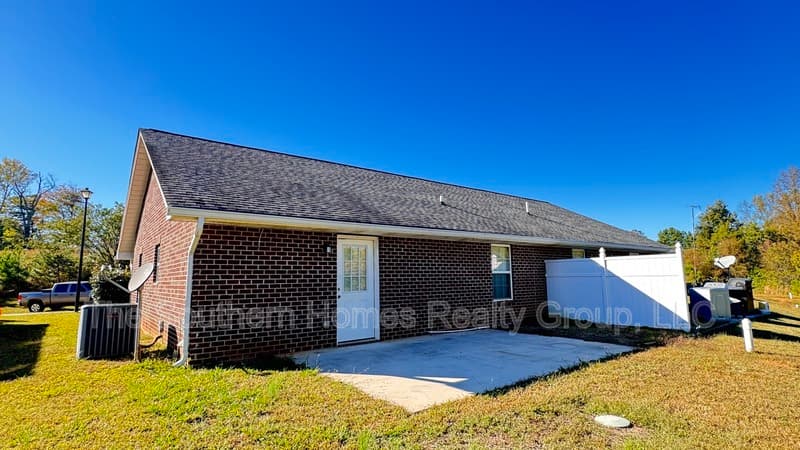 Athens House: 1931 County Road 561