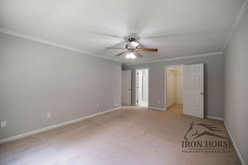 Athens House: 8671 Macon Hwy