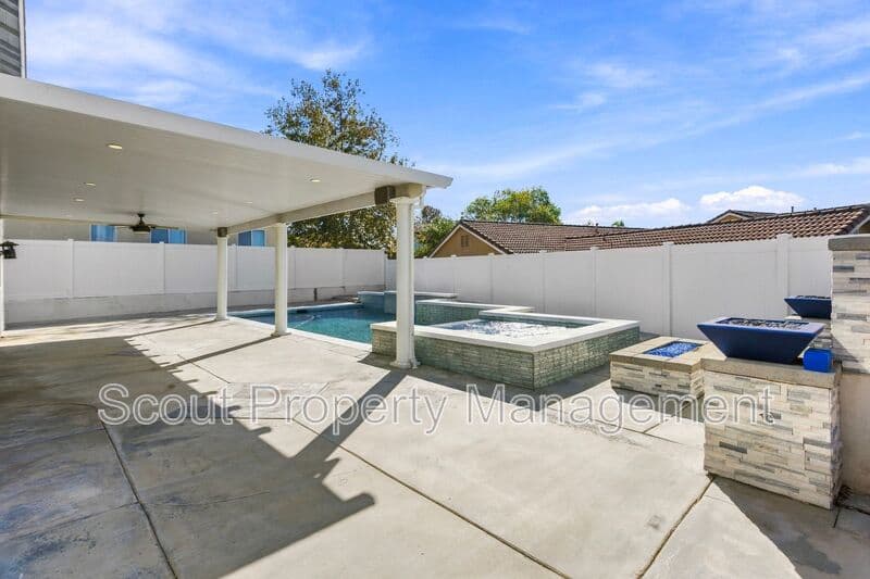 Menifee House: 28629 Maplewood Drive