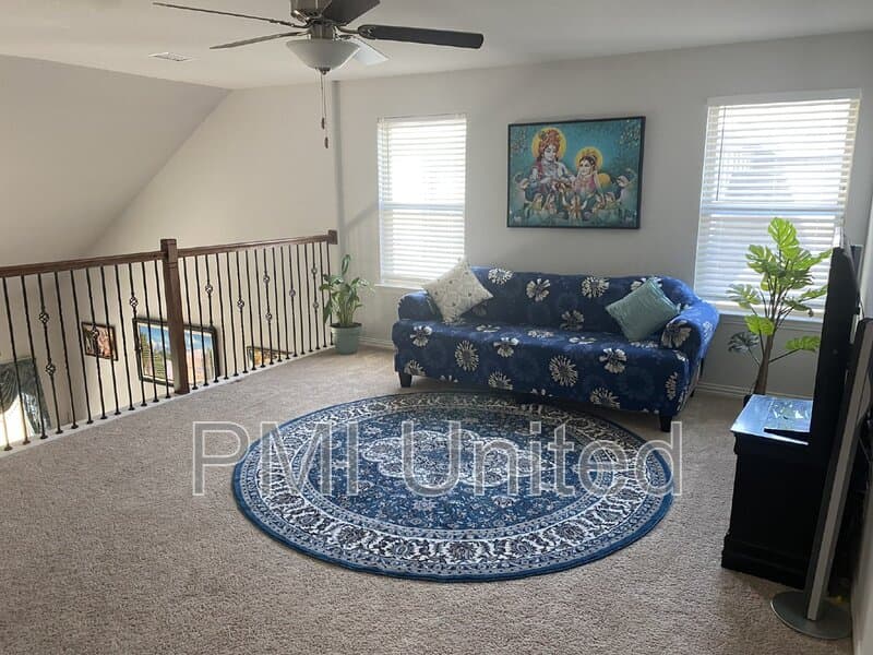 Fort Worth House: 429 Halwin Drive