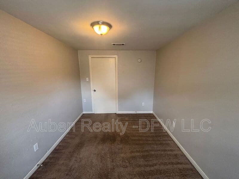 Denton Condo: 521 Ruth Street