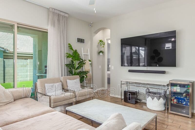 Gilbert House: 4272 E Skousen St