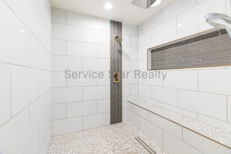 Chandler House: 1113 W Oakland St