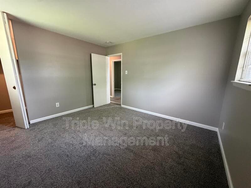 HAZELWOOD House: 7250 HOWDERSHELL RD