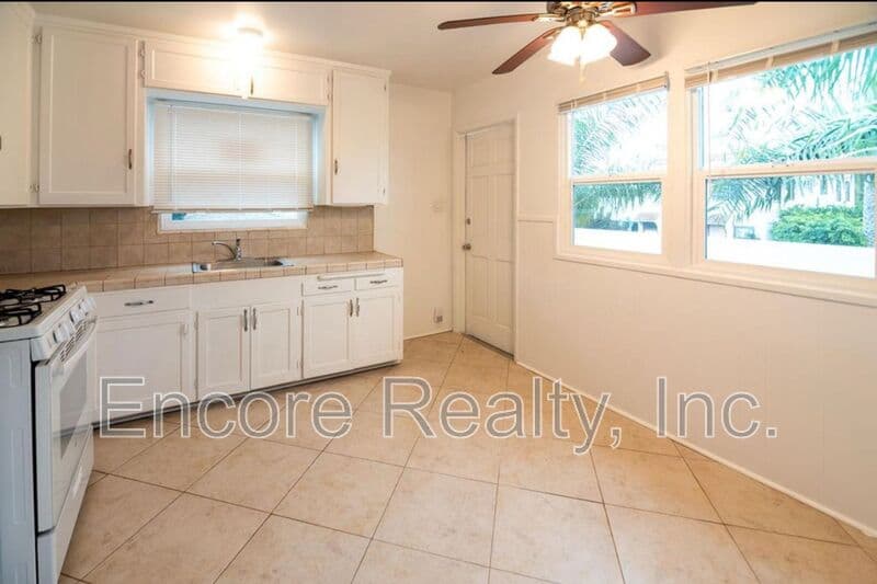 San Diego House: 2168 Bacon St