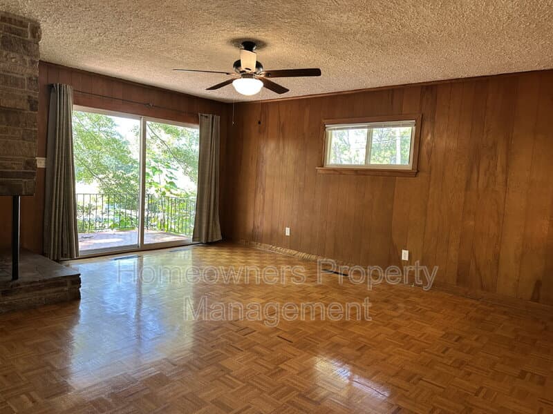 Fayetteville House: 314 Westview Drive