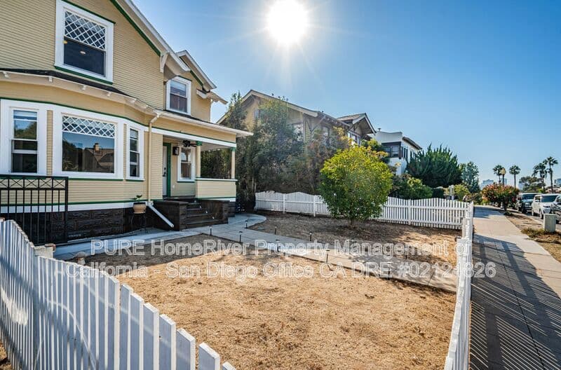San Diego House: 2477 A St