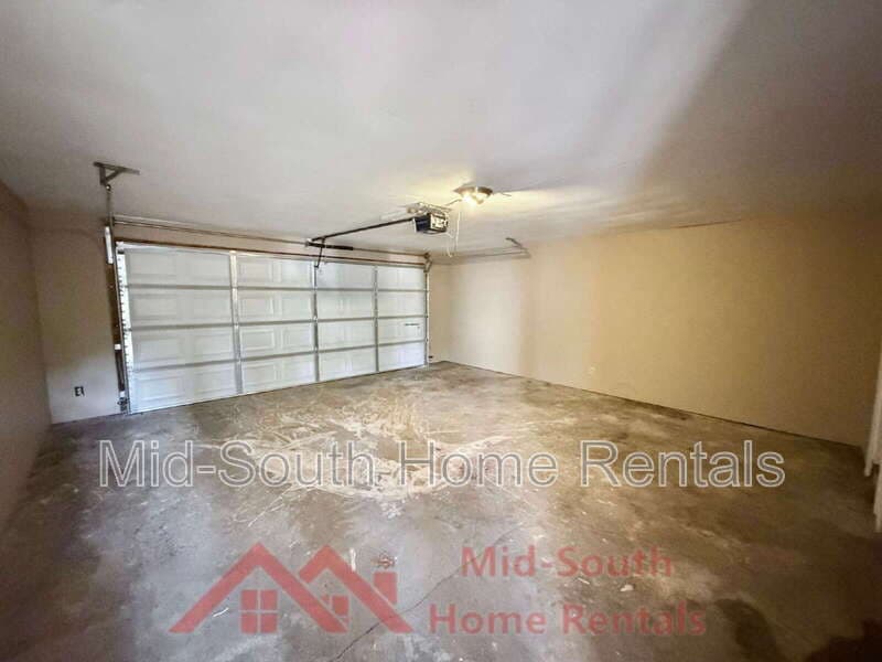 Memphis House: 5667 Crievewood Dr