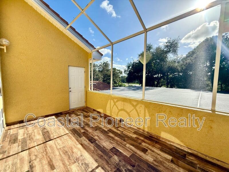 Largo House: 10334 Longwood Dr