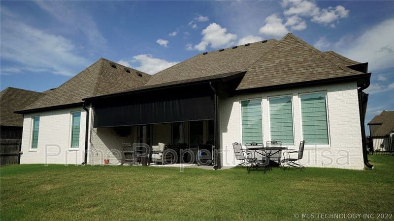 Jenks House: 12912 S 6th St