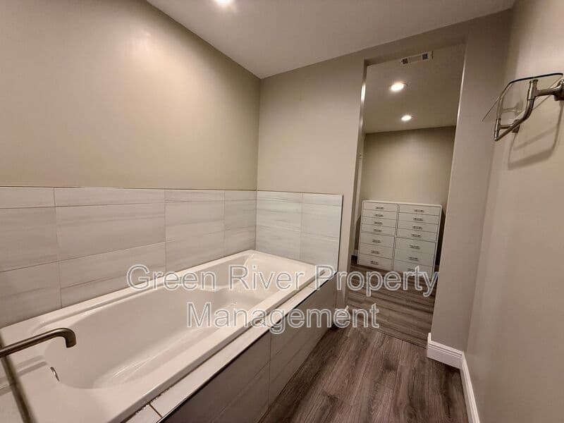 Jacksonville House: 12955 Julington Ridge Drive E