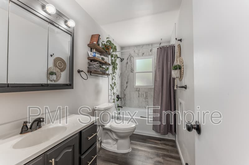 Sioux Falls Townhome: 842 S Southeastern Ave
