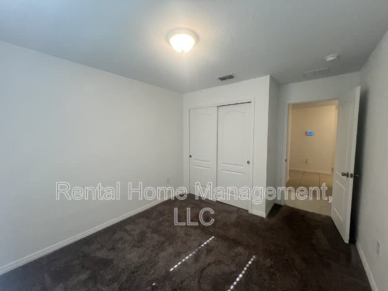 St. Cloud House: 3201 Sweet Acres Pl