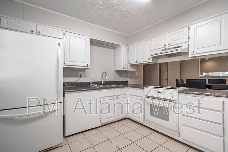 College Park House: 2135 Knighton Drive