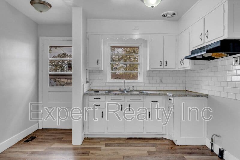 Birmingham House: 1025 45th Street Ensley
