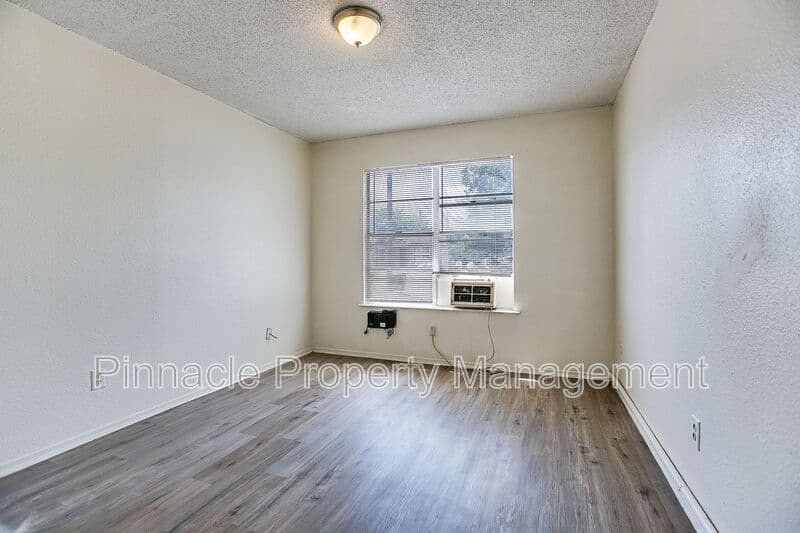 San Angelo House: 132 E 11th St