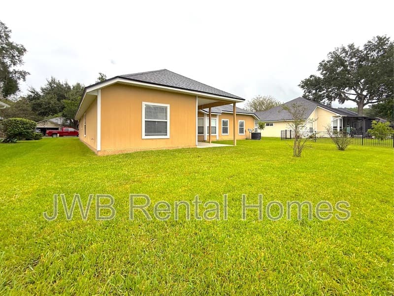 Saint Johns House: 557 Grand Parke Dr