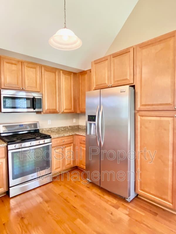 Williamsburg House: 100 Booker T Rd