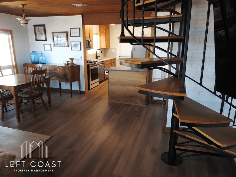 Lincoln City House: 1033 Northwest Inlet Avenue