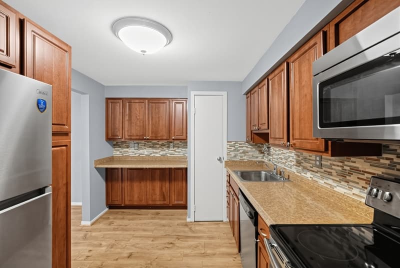 Parkville Condo: 139 East Orange Court