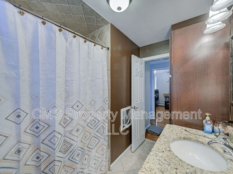 Bloomingdale House: 128 Reeve Ave