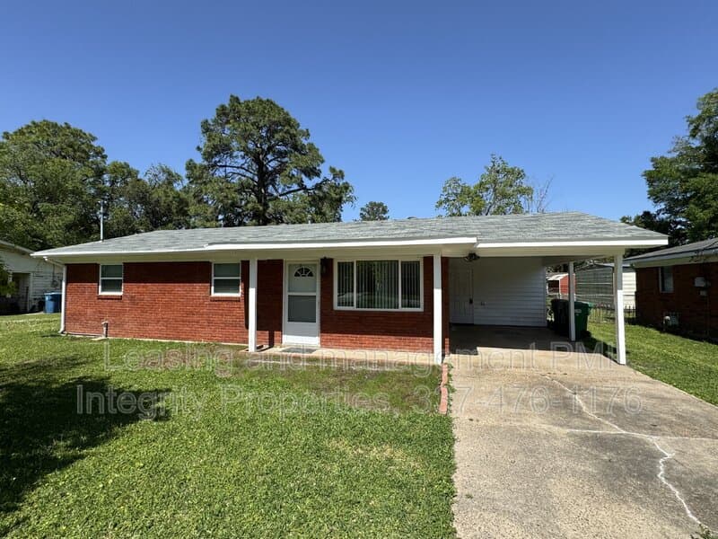 Lafayette House: 305 Alice Drive