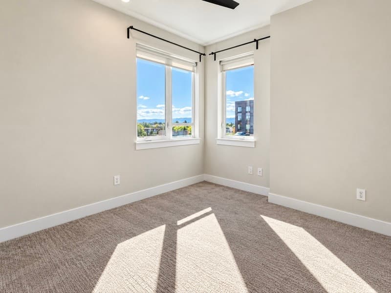 Englewood Townhome: 3535 S Emerson St.