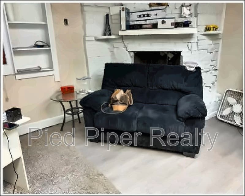 Freeport Condo: 411 1/2 S State Ave
