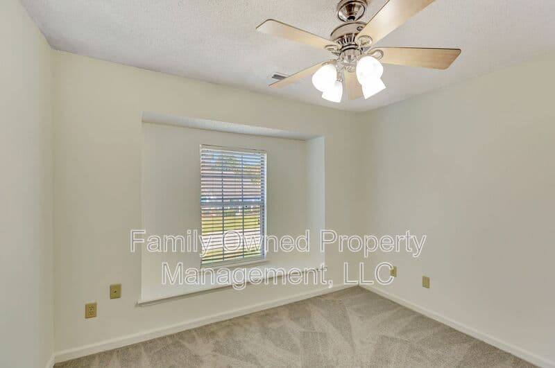 Summerville House: 106 Quest Street