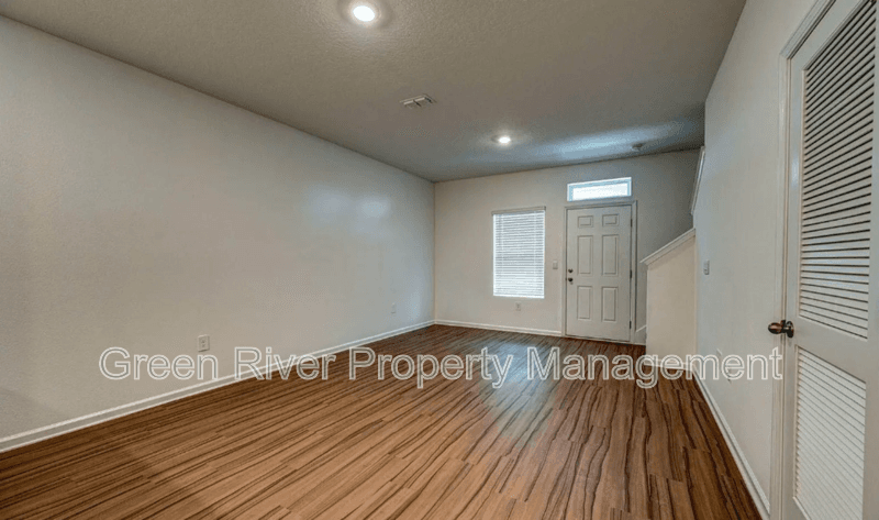 Middleburg House: 827 Rivertree Place