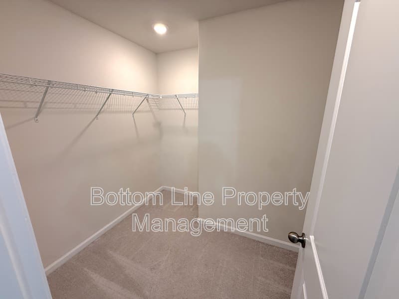 Fort Mill House: 729 Willshire Falls Dr