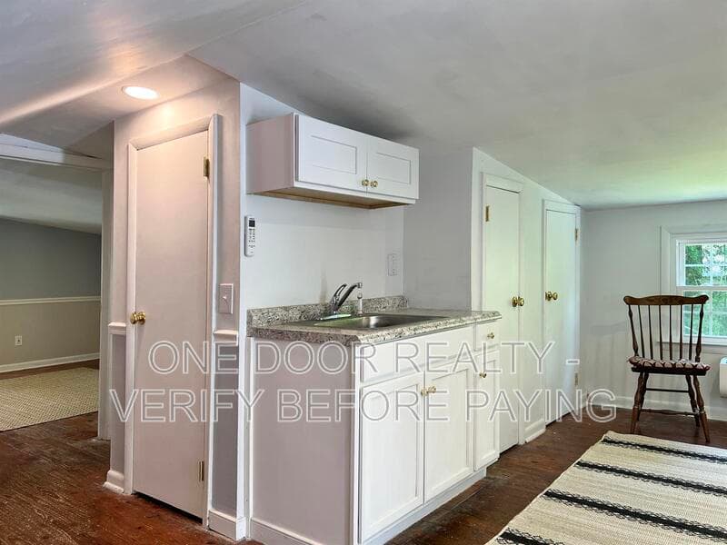 Williamsburg Condo: 224 B Virginia Avenue