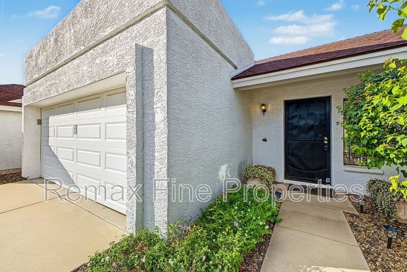 Phoenix House: 3306 E Taro Lane