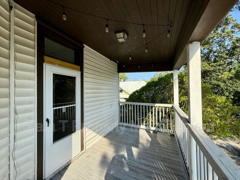 Savannah House: 611 W 44th St