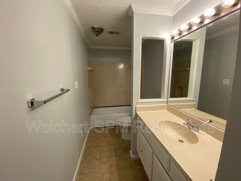 Memphis House: 5685 Remsen Dr