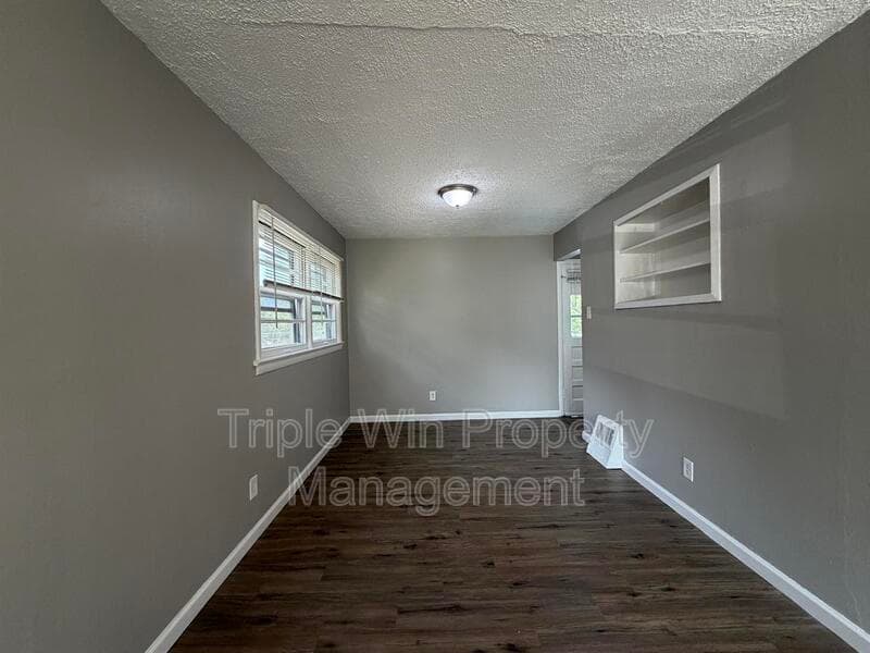 Saint Louis House: 1113 Highmont Dr