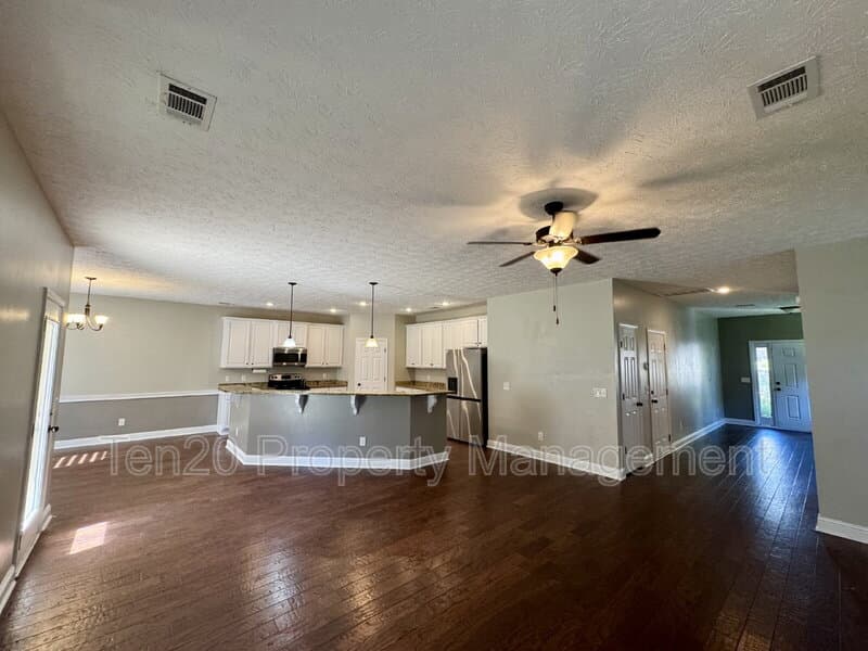 Midland House: 9420 Yarbrough Rd