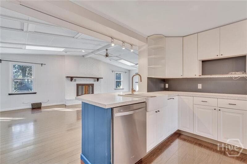 Savannah House: 2337 Shirley Drive