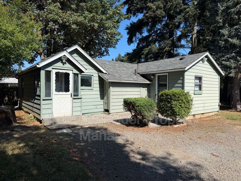 Milwaukie House: 10926 SE Linwood Ave