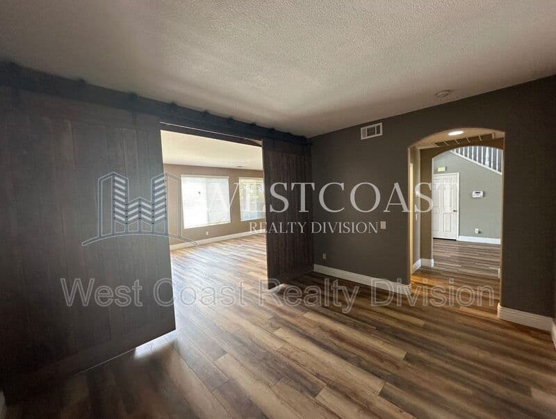 Murrieta House: 26719 Evergreen Avenue