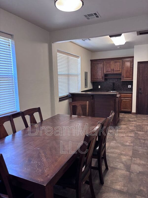 Norman House: 2815 SE 44th Street