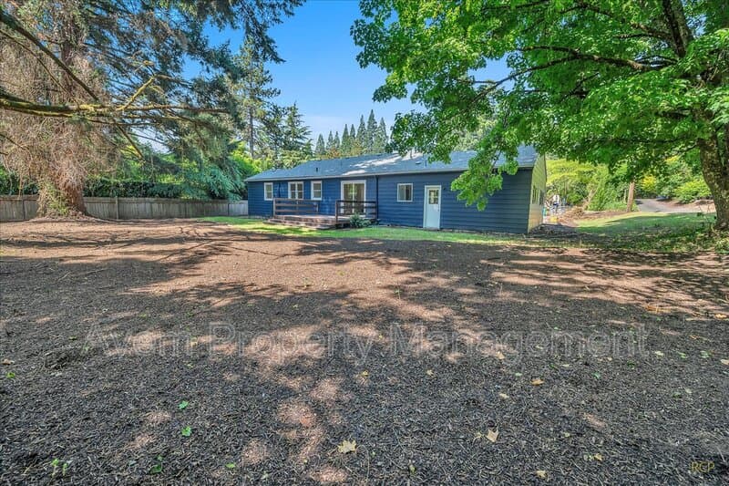 Portland House: 9710 S Corbett Lane