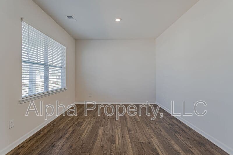 Greer House: 52 Oak Edge Lane