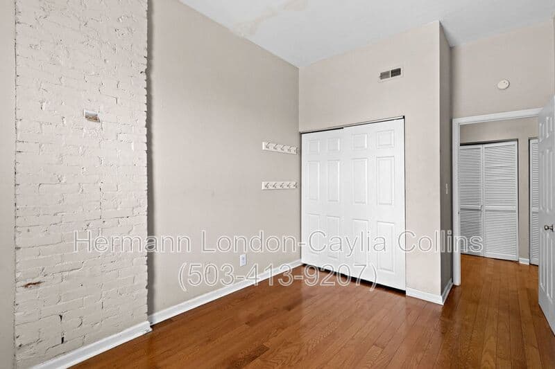 Saint Louis House: 1708 S Tucker Blvd
